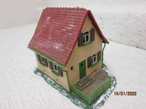 HO SCALE : FALLER : HOUSE