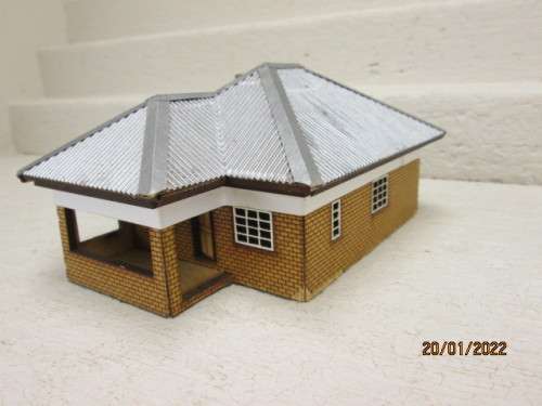 HO SCALE : SAR : HOUSE