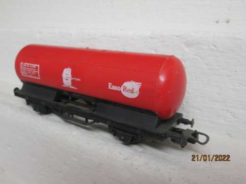 HO SCALE : LIMA : ESSO RED TANKER