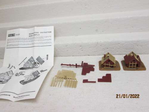 N SCALE : POLA : HOUSES X2 - UNDER CONSTRUCTION