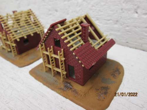 N SCALE : POLA : HOUSES X2 - UNDER CONSTRUCTION