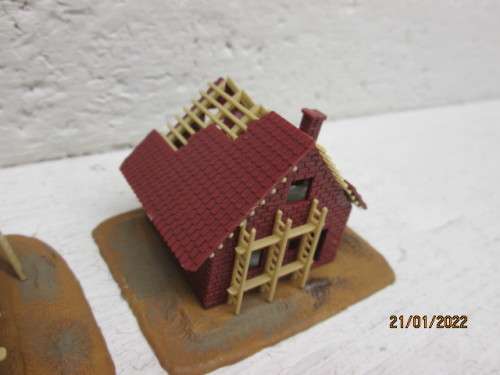 N SCALE : POLA : HOUSES X2 - UNDER CONSTRUCTION