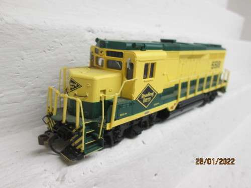 HO SCALE BACHMANN : GP30 - READING LINES - DIESEL LOCOMOTIVE - DCC