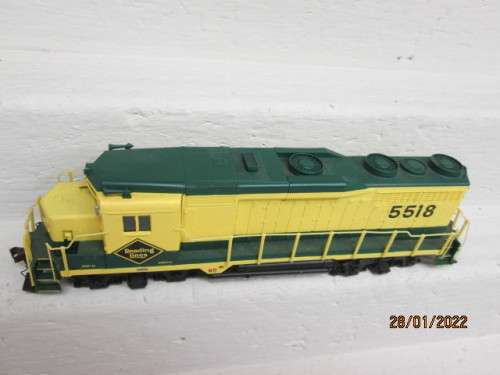 HO SCALE BACHMANN : GP30 - READING LINES - DIESEL LOCOMOTIVE - DCC