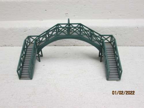 OO SCALE: PEDESTRIAN RAILWAY BRIDGE