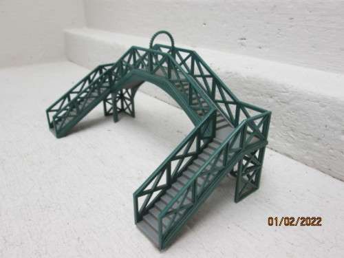 OO SCALE: PEDESTRIAN RAILWAY BRIDGE