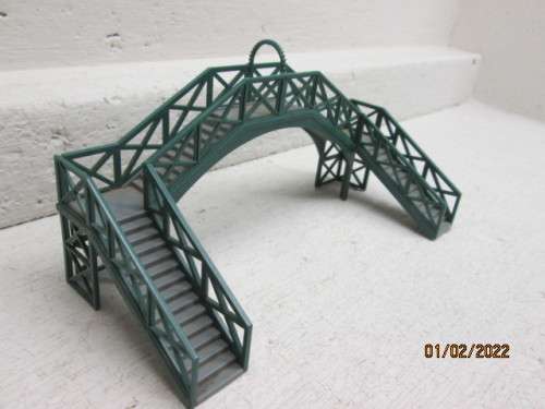 OO SCALE: PEDESTRIAN RAILWAY BRIDGE