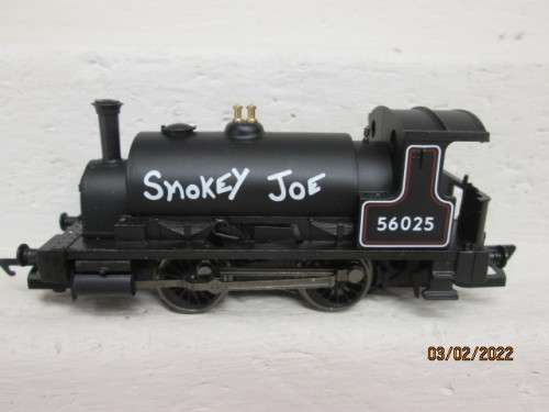 OO SCALE: HORNBY : SMOKEY JOE - BLACK 0-4-0 STEAM LOCOMOTIVE  - BOXED