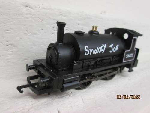 OO SCALE: HORNBY : SMOKEY JOE - BLACK 0-4-0 STEAM LOCOMOTIVE  - BOXED