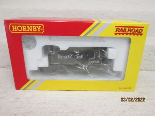 OO SCALE: HORNBY : SMOKEY JOE - BLACK 0-4-0 STEAM LOCOMOTIVE  - BOXED