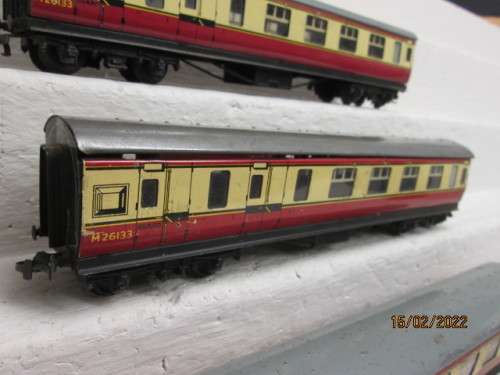 OO SCALE : HORNBY DUBLO COACHES - X3