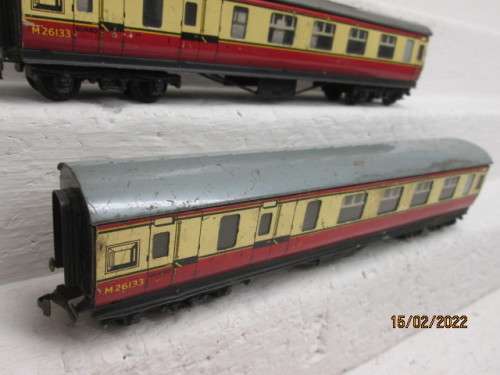 OO SCALE : HORNBY DUBLO COACHES - X3