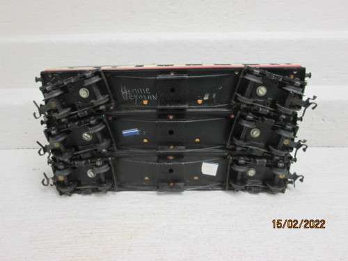 OO SCALE : HORNBY DUBLO COACHES - X3