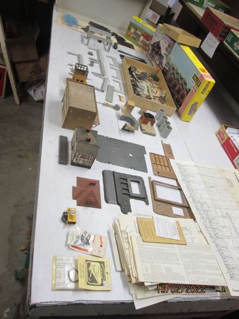 OO SCALE : BUILDING SCRAPYARD