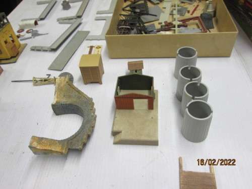 OO SCALE : BUILDING SCRAPYARD