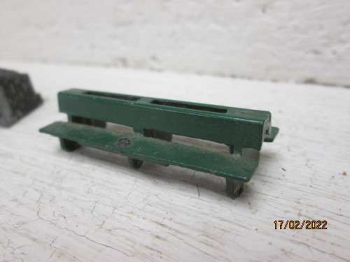 HO / OO SCALE : RAILWAY ACCESSORIES - X3