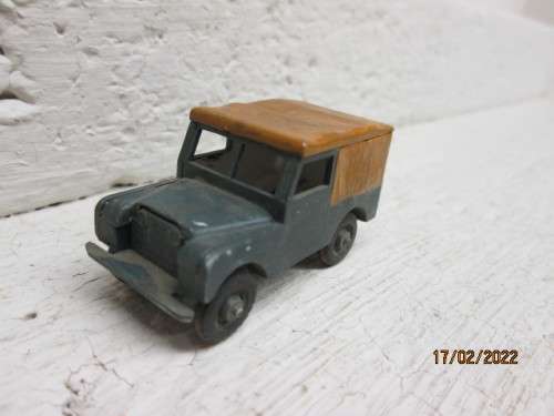 OO SCALE : OLD STYLE SHORT WHEEL BASE LANDROVER