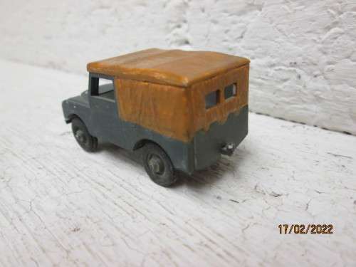 OO SCALE : OLD STYLE SHORT WHEEL BASE LANDROVER