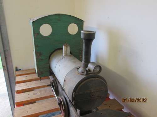 LARGE STEAM LOCOMOTIVE MODEL