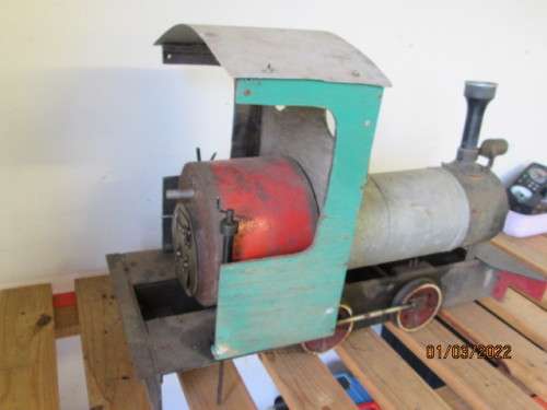 LARGE STEAM LOCOMOTIVE MODEL