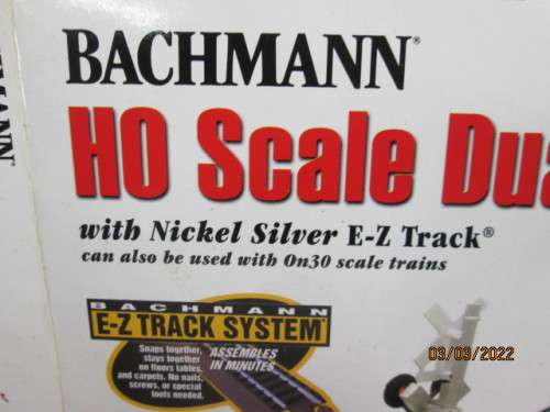 HO SCALE : BACHMANN : DUEL CROSSING GATES - BOXED