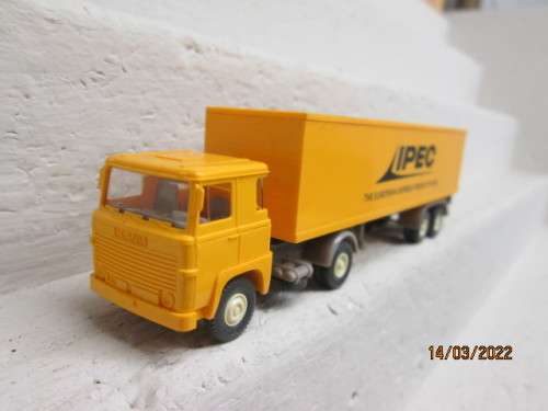 HO SCALE : WIKING : SCANIA ROAD TRUCK - IPEC