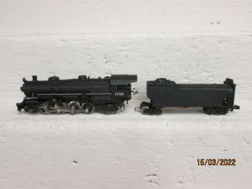 N SCALE : 2-8-2 STEAM LOCOMOTIVE