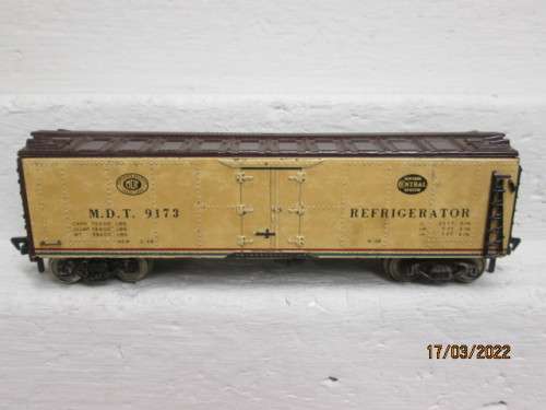 HO SCALE : FLEISCHMANN : NEW YORK CENTRAL REFRIDGERATION CAR