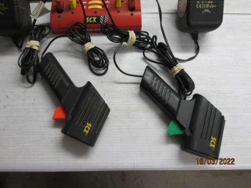 1: 32 SCALE : SCX TRACK TRANSFORMER AND CONTROLLERS