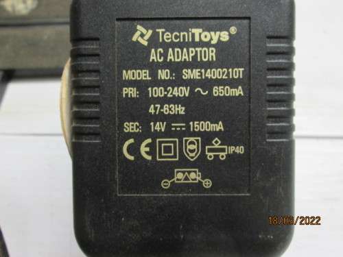 1: 32 SCALE : SCX TRACK TRANSFORMER AND CONTROLLERS