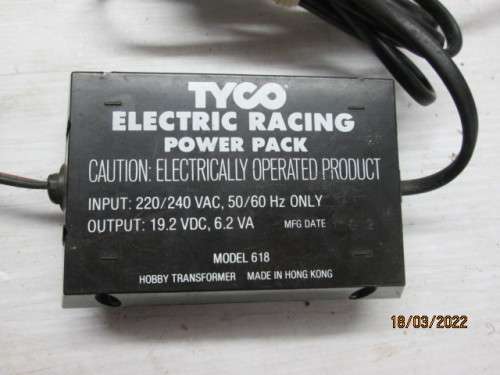 1: 32 SCALE : SCX/TYCO TRACK TRANSFORMER AND CONTROLLERS