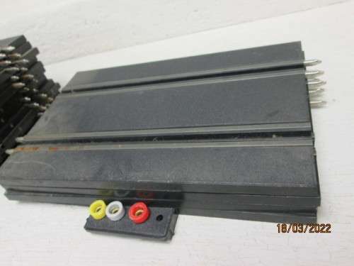 1: 43 SCALE : SLOT CAR TRACK