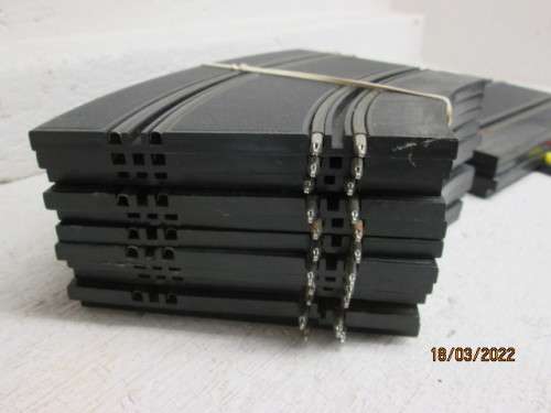 1: 43 SCALE : SLOT CAR TRACK