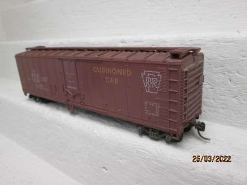 HO SCALE : LIMA : PRR BOX CAR