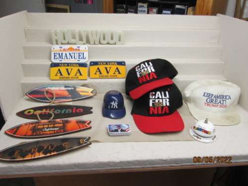 LARGE AMOUNT OF AMERICAN MEMORABELIA