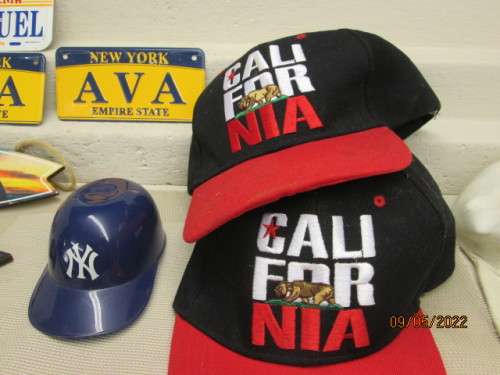 LARGE AMOUNT OF AMERICAN MEMORABELIA