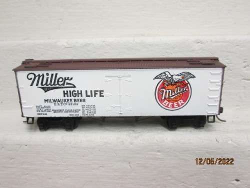 HO SCALE : ROUNDHOUSE : 36 FOOT OLD STLE MILLERS BEER BOX CAR - BOXED