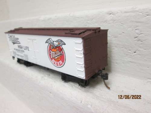 HO SCALE : ROUNDHOUSE : 36 FOOT OLD STLE MILLERS BEER BOX CAR - BOXED