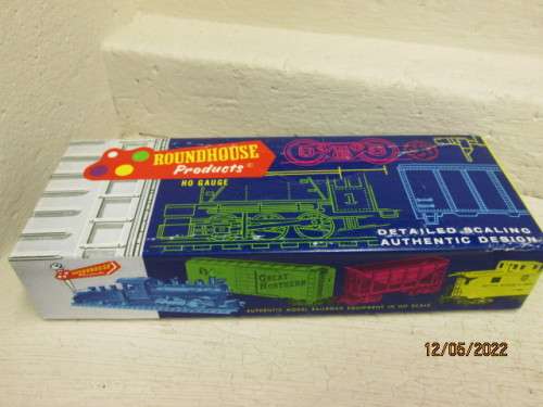HO SCALE : ROUNDHOUSE : 36 FOOT OLD STLE MILLERS BEER BOX CAR - BOXED