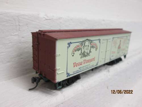 HO SCALE : ROUNDHOUSE : 36 FOOT OLD STLE VESSA WINE YARD BOX CAR - BOXED