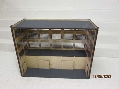 HO SCALE : LARGE TRIPPLE STORY INDUSTRIAL BACK DROP BUILDING