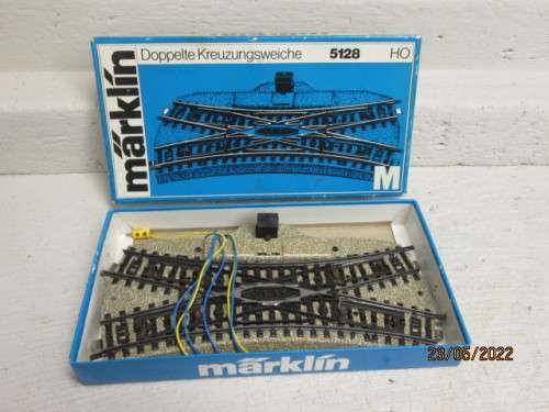 HO SCALE : MARKLIN : M-TRACK - DOUBLE SLIP - BOXED