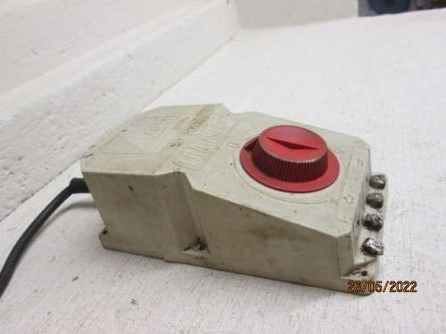 HO SCALE : LIMA : CONTROLLER / TRANSFORMER