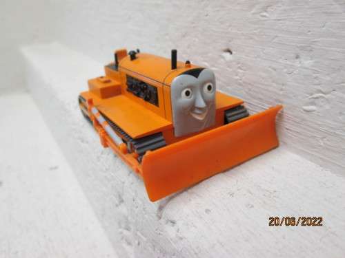 OO SCALE : BACHMANN : ORANGE BULLDOZER - PART OF THE THOMAS COLLECTION
