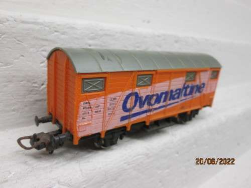 HO SCALE : LIMA : ORAGNE OVOMALTINE CLOSED WAGON