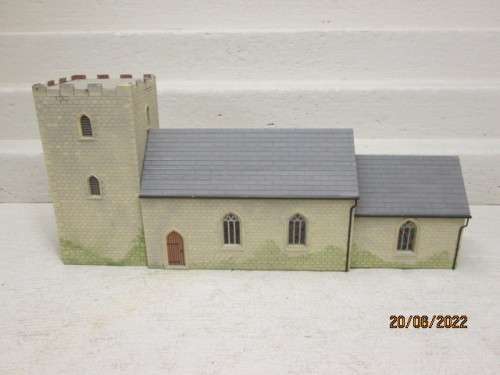 OO SCALE : LARGE CASTLE TYPE CHURCH BUILDING