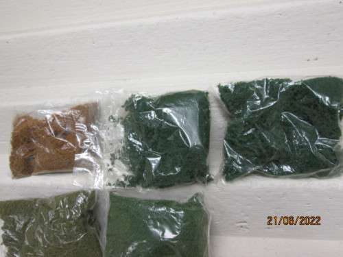 HO SCALE :VARIOUS SCATTER MATERIAL X7 SMALL PACKETS