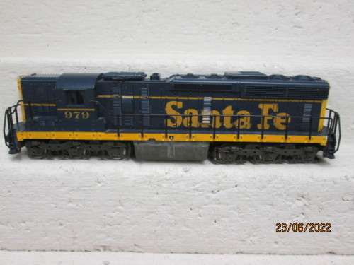 HO SCALE : ATLAS : SANTE FE SD24 DIESEL LOCOMOTIVE