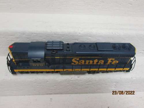 HO SCALE : ATLAS : SANTE FE SD24 DIESEL LOCOMOTIVE