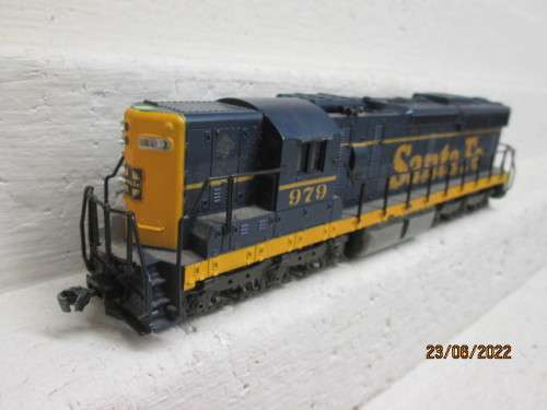 HO SCALE : ATLAS : SANTE FE SD24 DIESEL LOCOMOTIVE